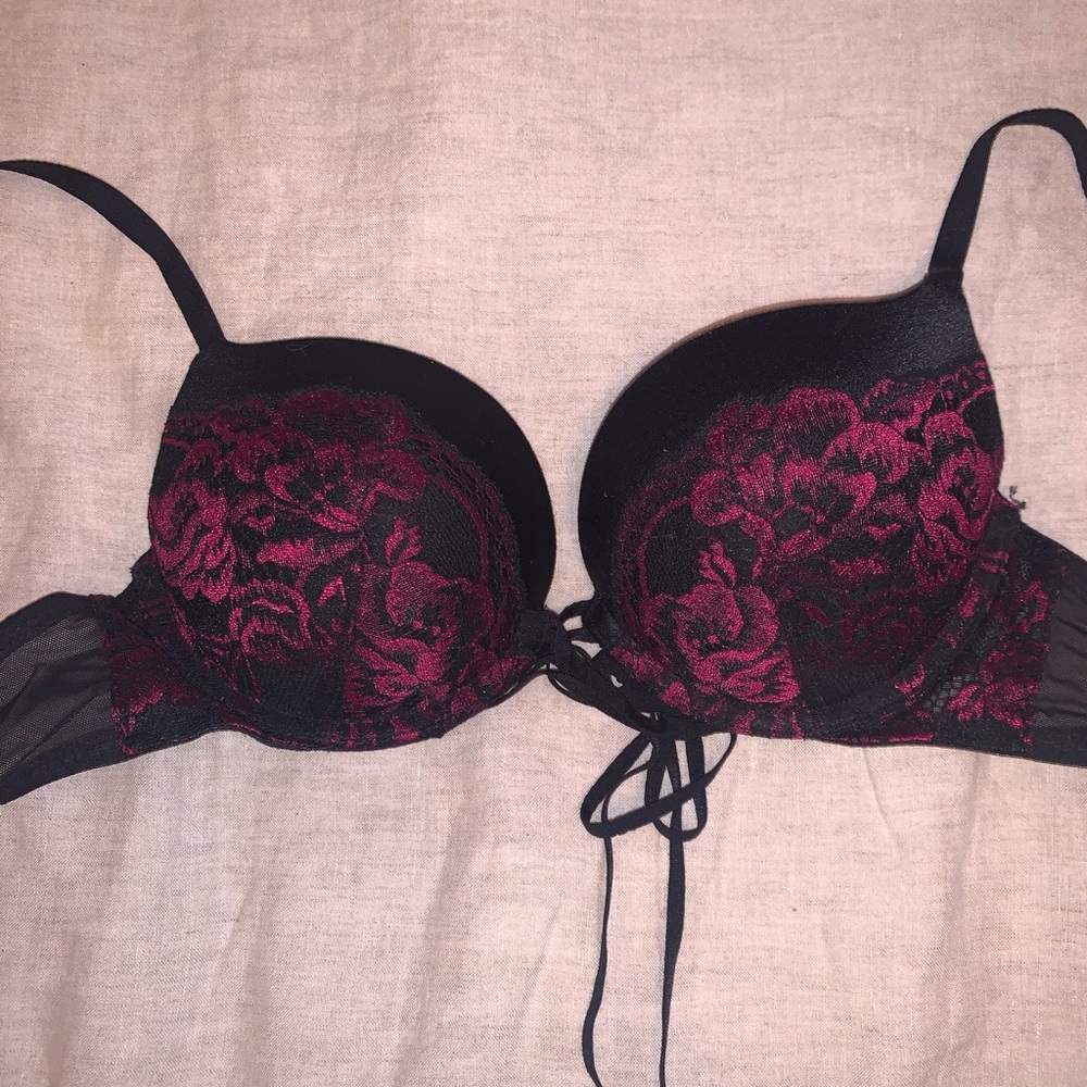 Bras - Picture 8 of 9